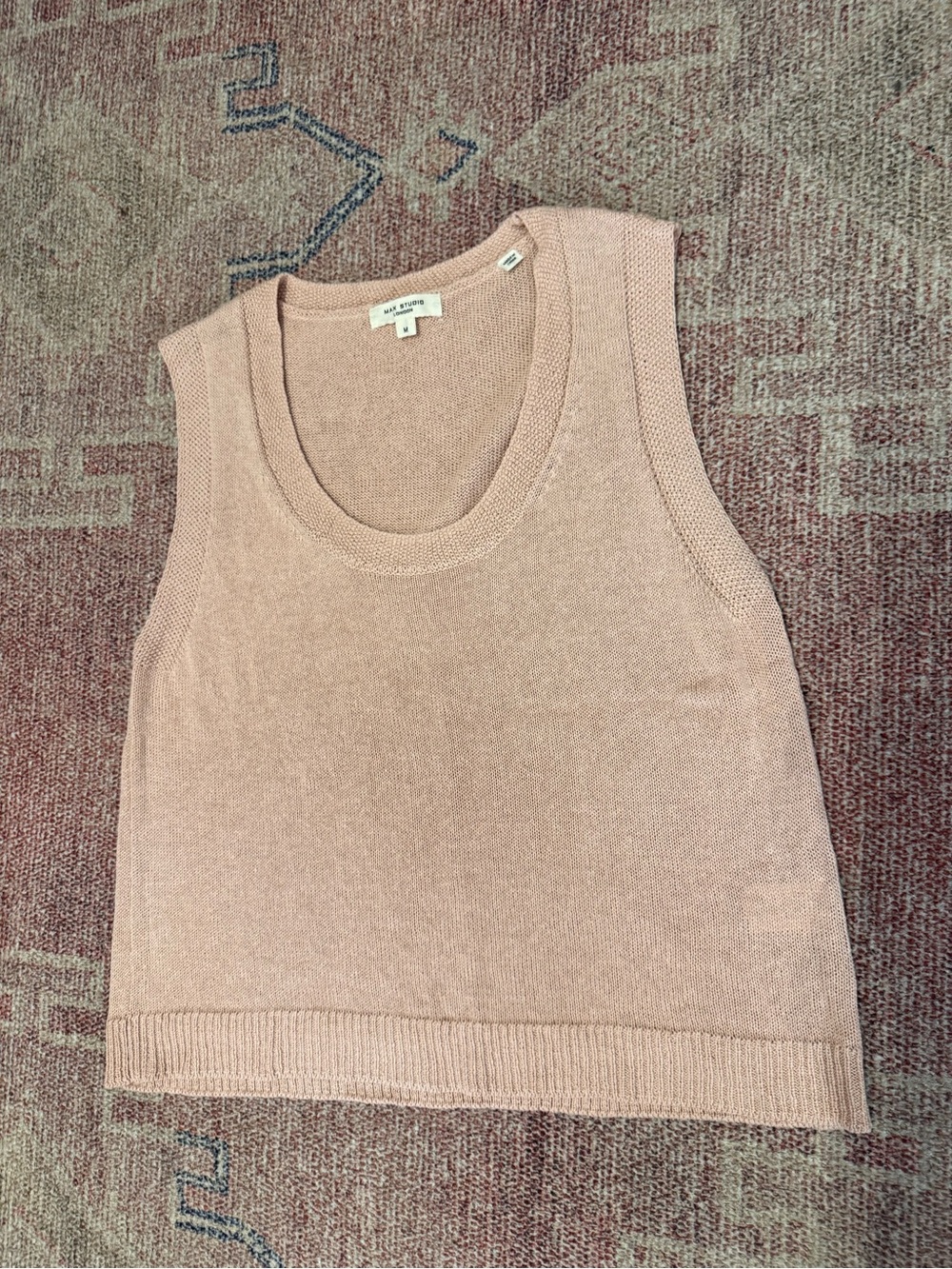 Max Studio London mauve scoop neck knit sweater tank like new medium